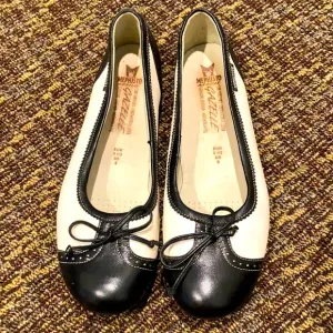 Mephisto Two Tone Bow Ballet Flats