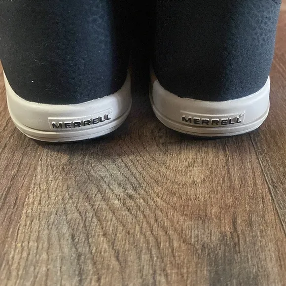 Merrell Black &amp; Tan Snow Boots Size 1