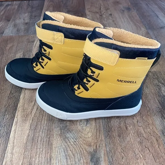 Merrell Black &amp; Tan Snow Boots Size 1