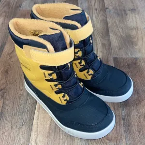 Merrell Black &amp; Tan Snow Boots Size 1