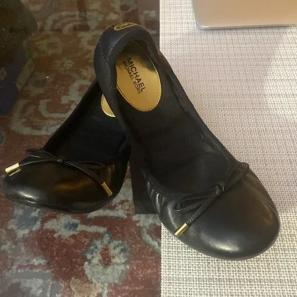 Michael Kors Black Ballet Flats, 8.5 , pre loved 🥰
