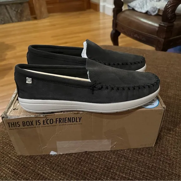MINNETONKA men’s Discover Classic Slip-On Loafers