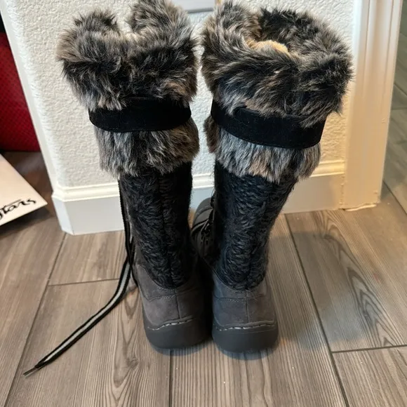 MUKLUKA hiking and snow boots NWT size 7
