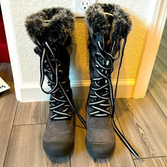 MUKLUKA hiking and snow boots NWT size 7