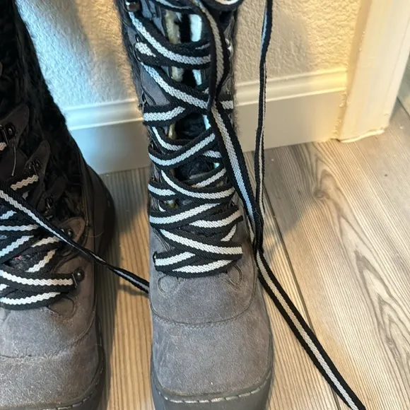 MUKLUKA hiking and snow boots NWT size 7
