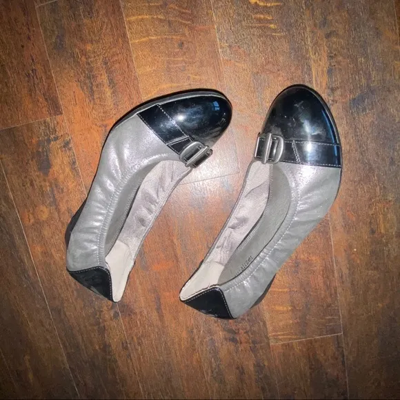 Naturalizer buckle detail ballet flats
