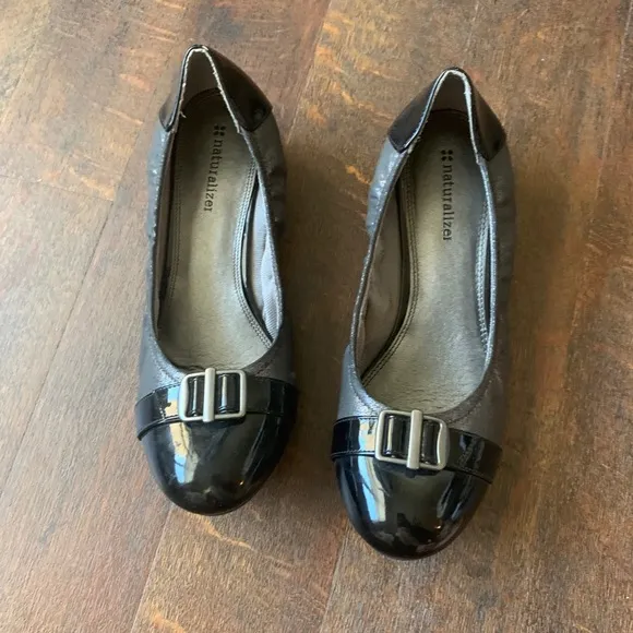 Naturalizer buckle detail ballet flats