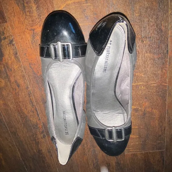 Naturalizer buckle detail ballet flats