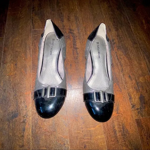 Naturalizer buckle detail ballet flats