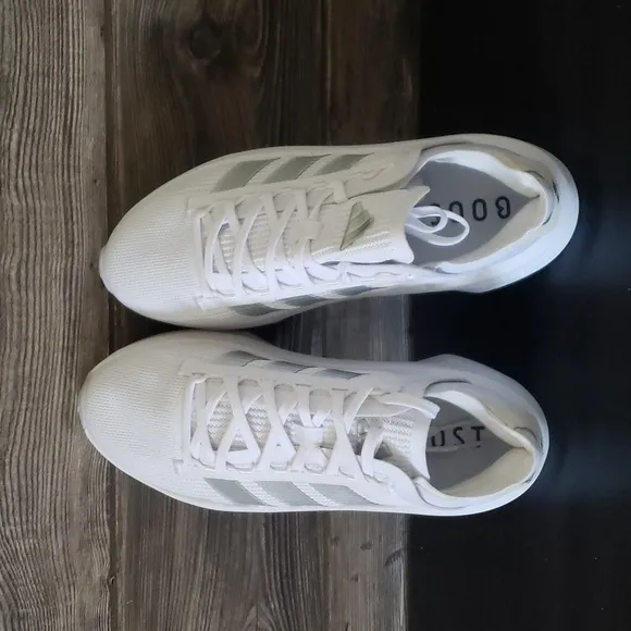 New Adidas Avryn X White Chunky Running Sneakers