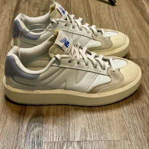 New Balance CT302 Mens Size 8.5 White/Blue/Cream Sneakers Shoes Chunky CT302OA