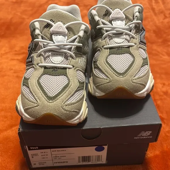 New Balance Green Sneakers Athletic Design