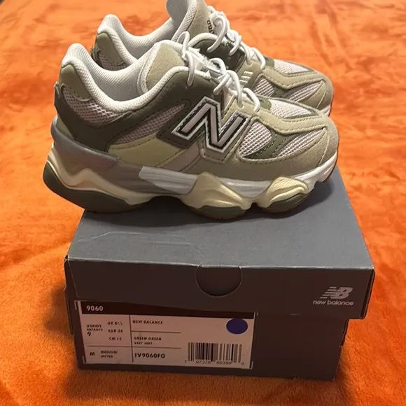 New Balance Green Sneakers Athletic Design
