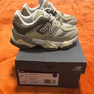 New Balance Green Sneakers Athletic Design