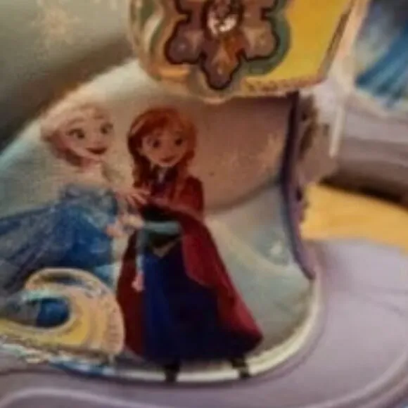 NEW Disney Frozen light up winter snow boots size 8 (toddlers)