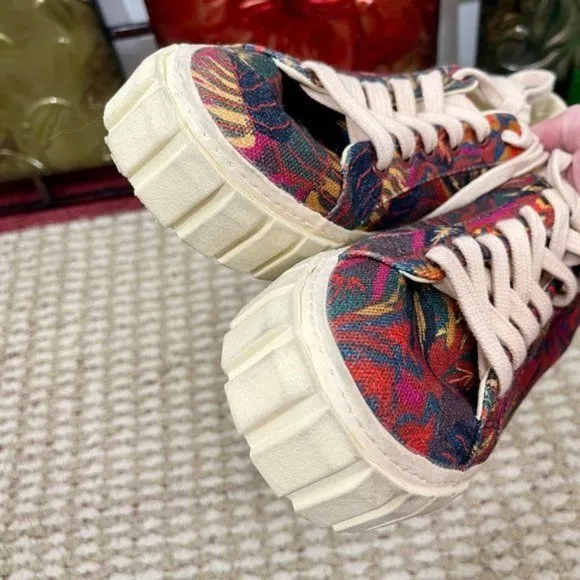 New FARM RIO Sunset Forest Platform Sneaker  8.5