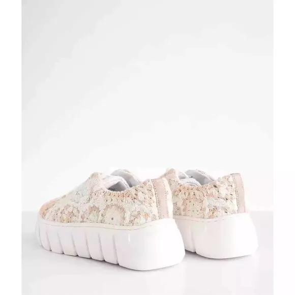 NEW Free People Catch Me If You Can Crochet Lace Up Sneakers Platform 39/9
