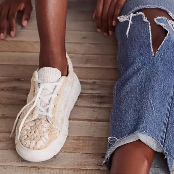 NEW Free People Catch Me If You Can Crochet Lace Up Sneakers Platform 39/9