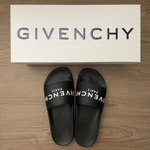 *NEW* GIVENCHY PARIS flat sandals in rubber
