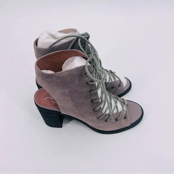 New Jeffrey Campbell x Free People Sandals Lace up Suede Taupe Size 6
