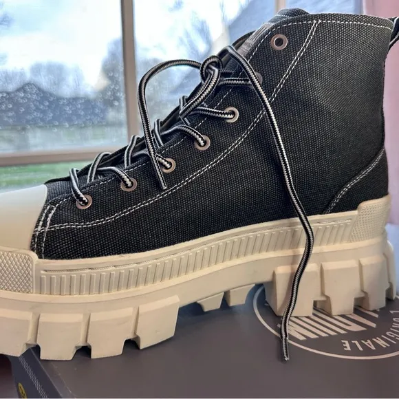 NEW Palladium Black and White High-Top Sneaker Boots Women 10