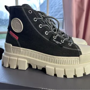 NEW Palladium Black and White High-Top Sneaker Boots Women 10