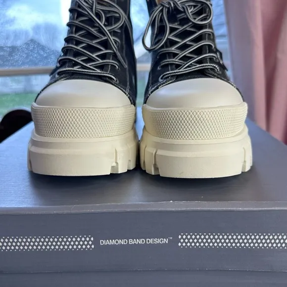 NEW Palladium Black and White High-Top Sneaker Boots Women 10