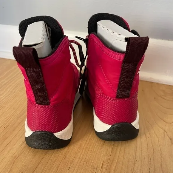New Sorel Whitney II Waterproof Insulated Short Boots size 8 Fuchsia Black