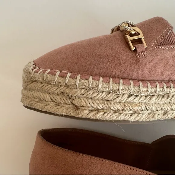 NEW Tahari Brooklyn Pink Faux Suede Cuban Gold Chain Platform Espadrille Size 8M