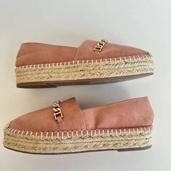 NEW Tahari Brooklyn Pink Faux Suede Cuban Gold Chain Platform Espadrille Size 8M