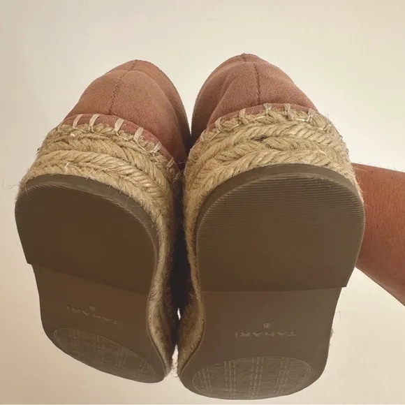 NEW Tahari Brooklyn Pink Faux Suede Cuban Gold Chain Platform Espadrille Size 8M