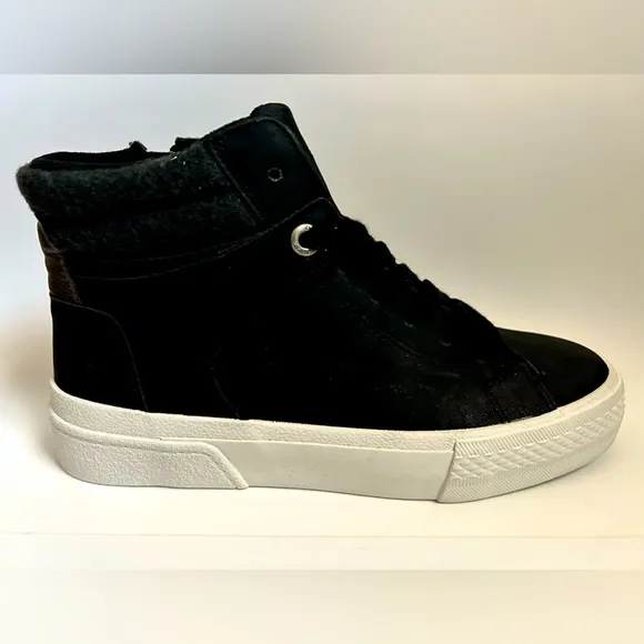 NEW!! Women’s Blowfish Waverly High Top Sneakers in BLACK (Size 7.5)