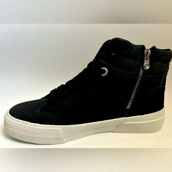 NEW!! Women’s Blowfish Waverly High Top Sneakers in BLACK (Size 7.5)