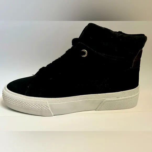 NEW!! Women’s Blowfish Waverly High Top Sneakers in BLACK (Size 7.5)