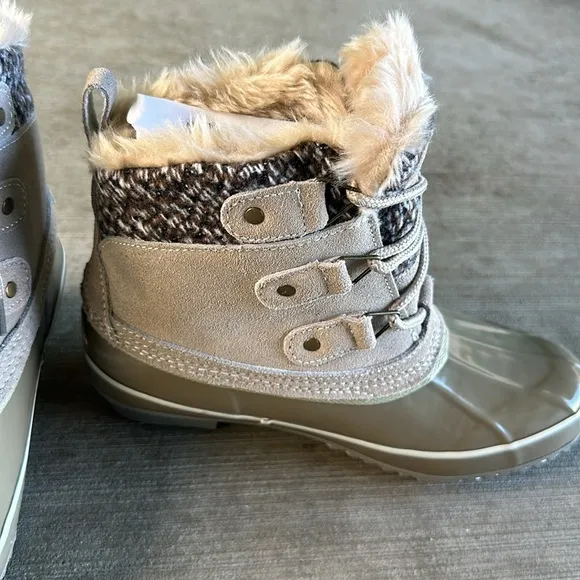NEW Women's Khombu Lola Snow Boots taupe Size 7