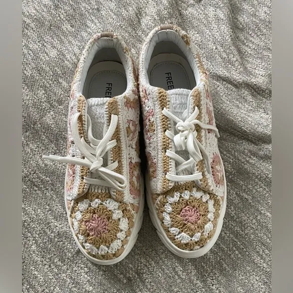 New✨Free People Catch Me If You Can Crochet Sneakers - Blush