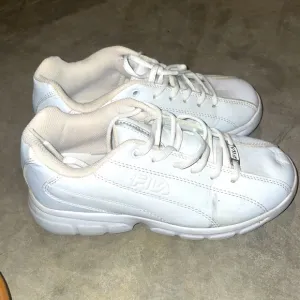 Nice white fila sporty chunky style fashion sneakers shoes