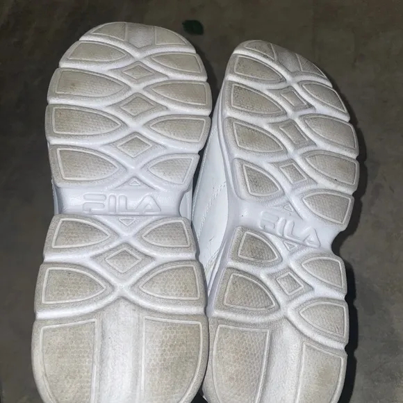 Nice white fila sporty chunky style fashion sneakers shoes