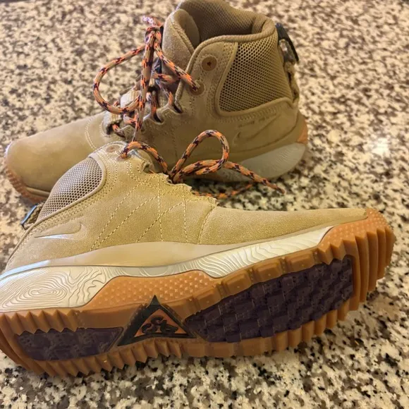 Nike ACG Angels “ Light Bone”