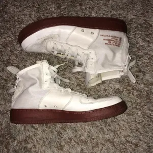 Nike Air 1 917753-100 sneakers