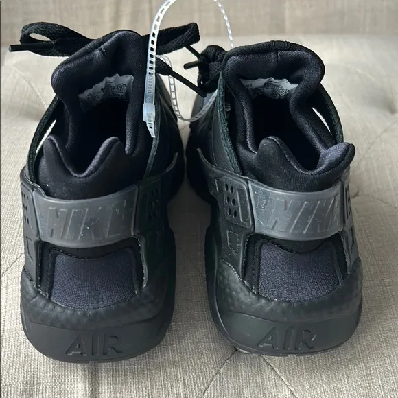 Nike Air Huarache Black Boy’s Sneakers Sz 4.5