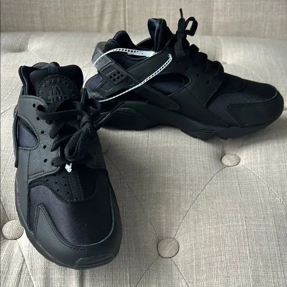 Nike Air Huarache Black Boy’s Sneakers Sz 4.5