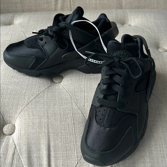 Nike Air Huarache Black Boy’s Sneakers Sz 4.5