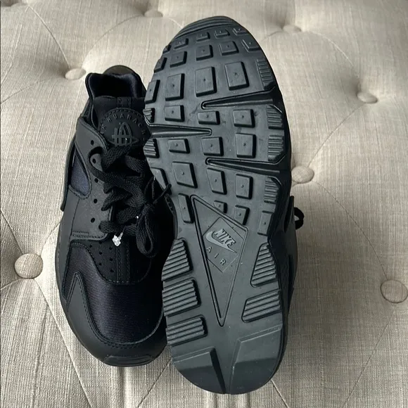 Nike Air Huarache Black Boy’s Sneakers Sz 4.5