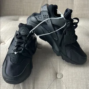 Nike Air Huarache Black Boy’s Sneakers Sz 4.5