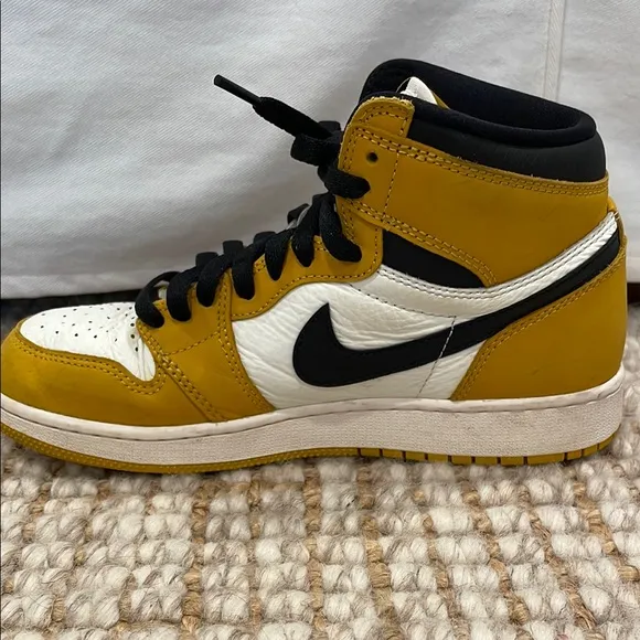 Nike Air Jordan 1 High OG Yellow Black Sneakers