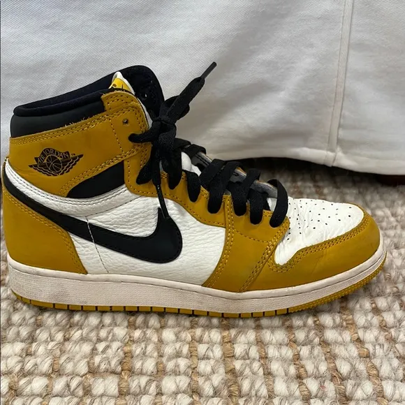 Nike Air Jordan 1 High OG Yellow Black Sneakers