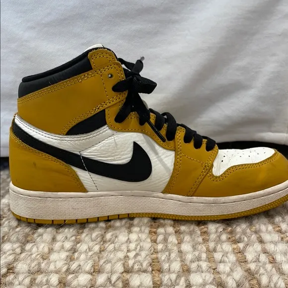 Nike Air Jordan 1 High OG Yellow Black Sneakers