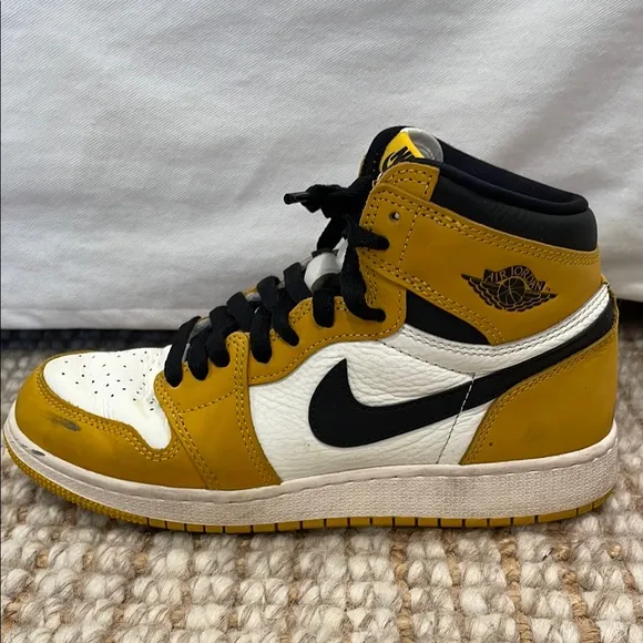Nike Air Jordan 1 High OG Yellow Black Sneakers