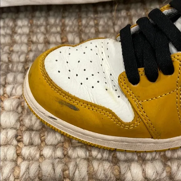 Nike Air Jordan 1 High OG Yellow Black Sneakers